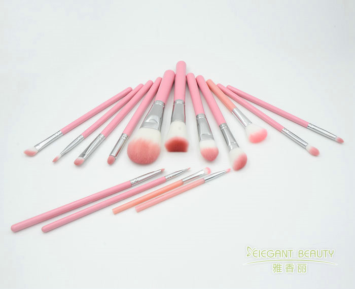 針對不同化妝技巧,，應(yīng)如何選擇適合的化妝刷型號和大??？